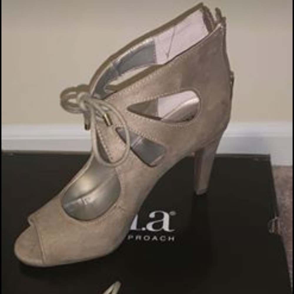 Lace-Up Pumps